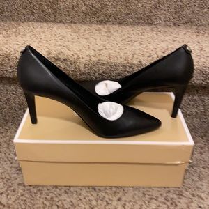 Michael Kors Dorothy Flex Pump Black Leather 9M
